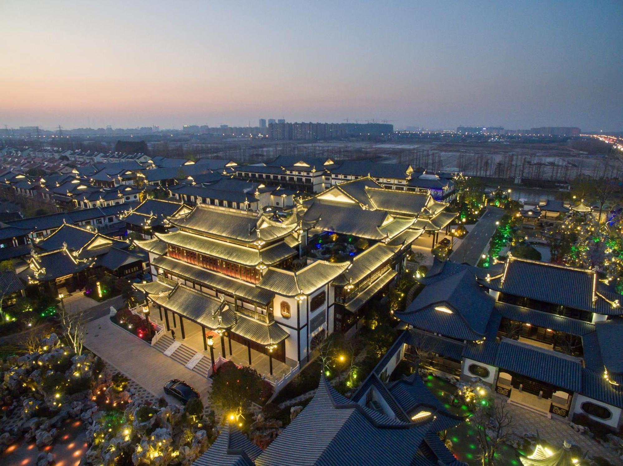 Royal Garden Hotel Shanghai-Free Shuttle To And From Disney & Pvg & Close Metro Line2 Easy To Sha New Expo מראה חיצוני תמונה