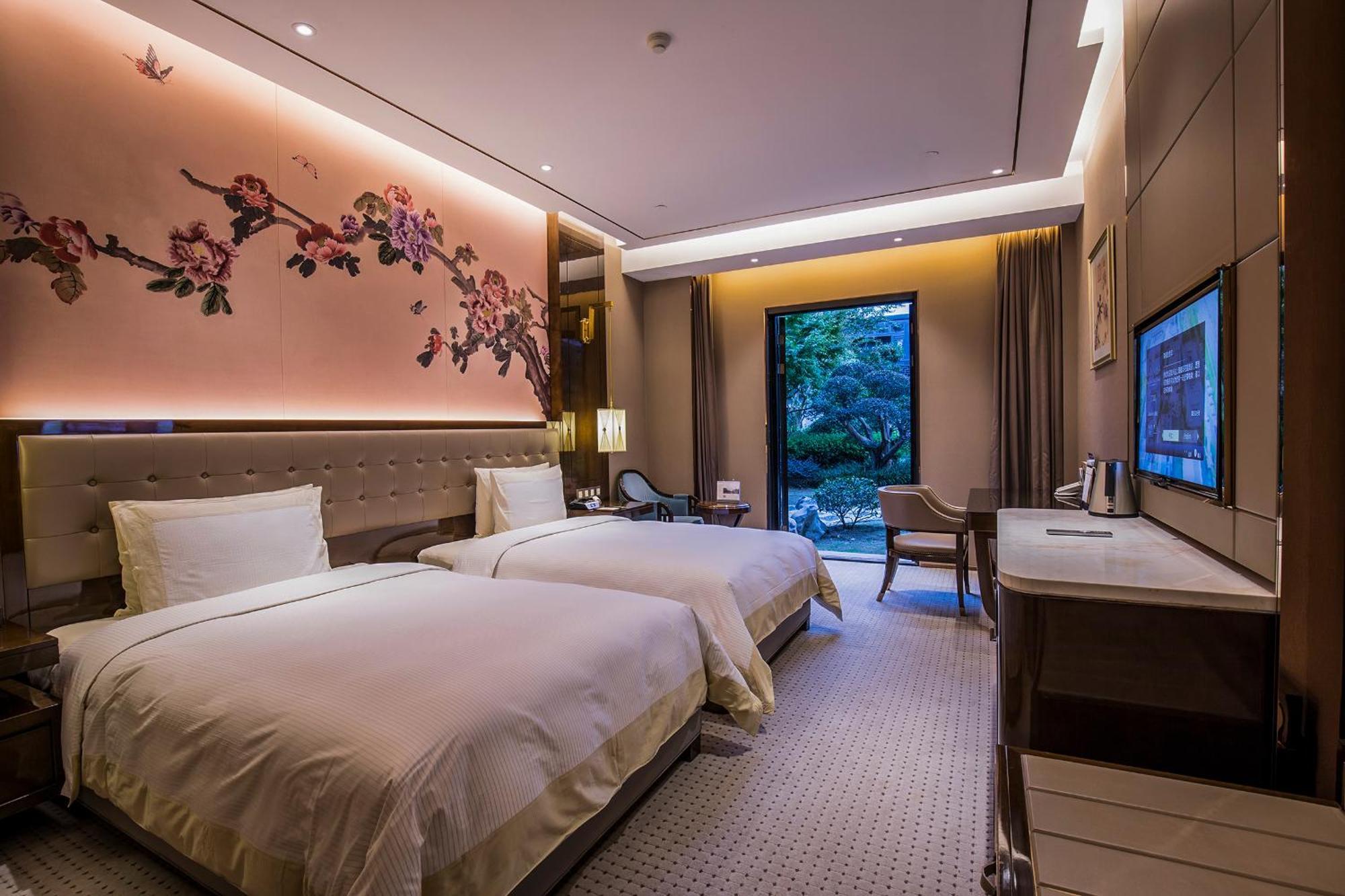 Royal Garden Hotel Shanghai-Free Shuttle To And From Disney & Pvg & Close Metro Line2 Easy To Sha New Expo מראה חיצוני תמונה