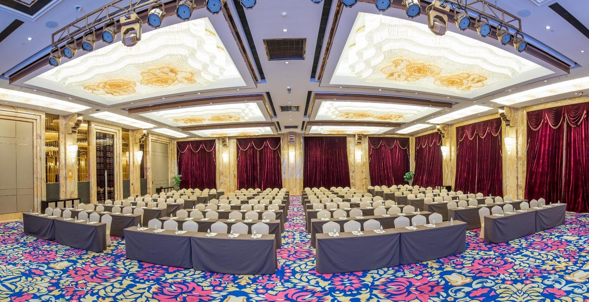 Royal Garden Hotel Shanghai-Free Shuttle To And From Disney & Pvg & Close Metro Line2 Easy To Sha New Expo מראה חיצוני תמונה