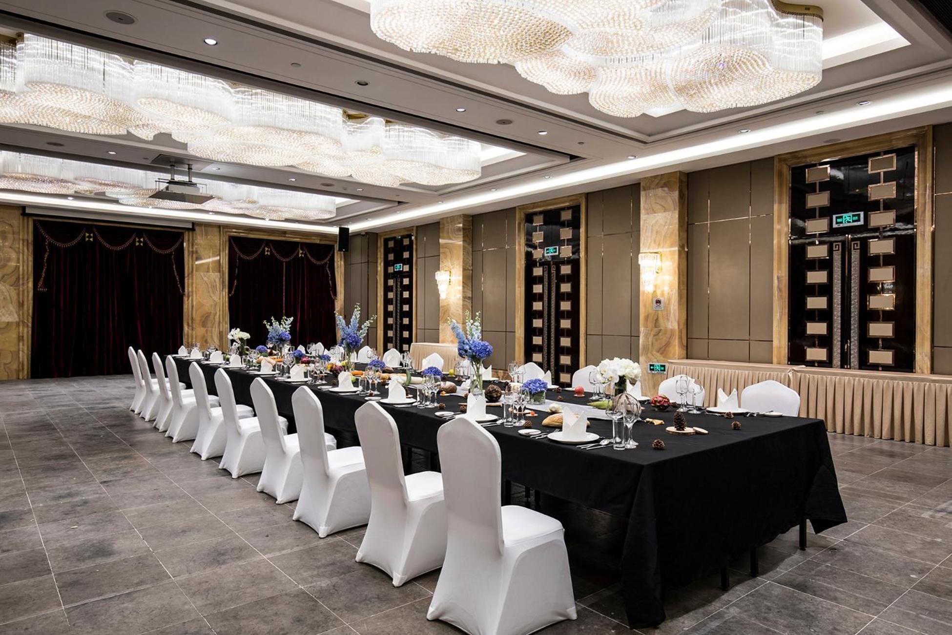 Royal Garden Hotel Shanghai-Free Shuttle To And From Disney & Pvg & Close Metro Line2 Easy To Sha New Expo מראה חיצוני תמונה