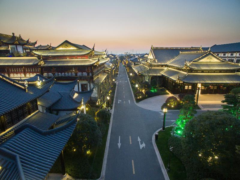 Royal Garden Hotel Shanghai-Free Shuttle To And From Disney & Pvg & Close Metro Line2 Easy To Sha New Expo מראה חיצוני תמונה